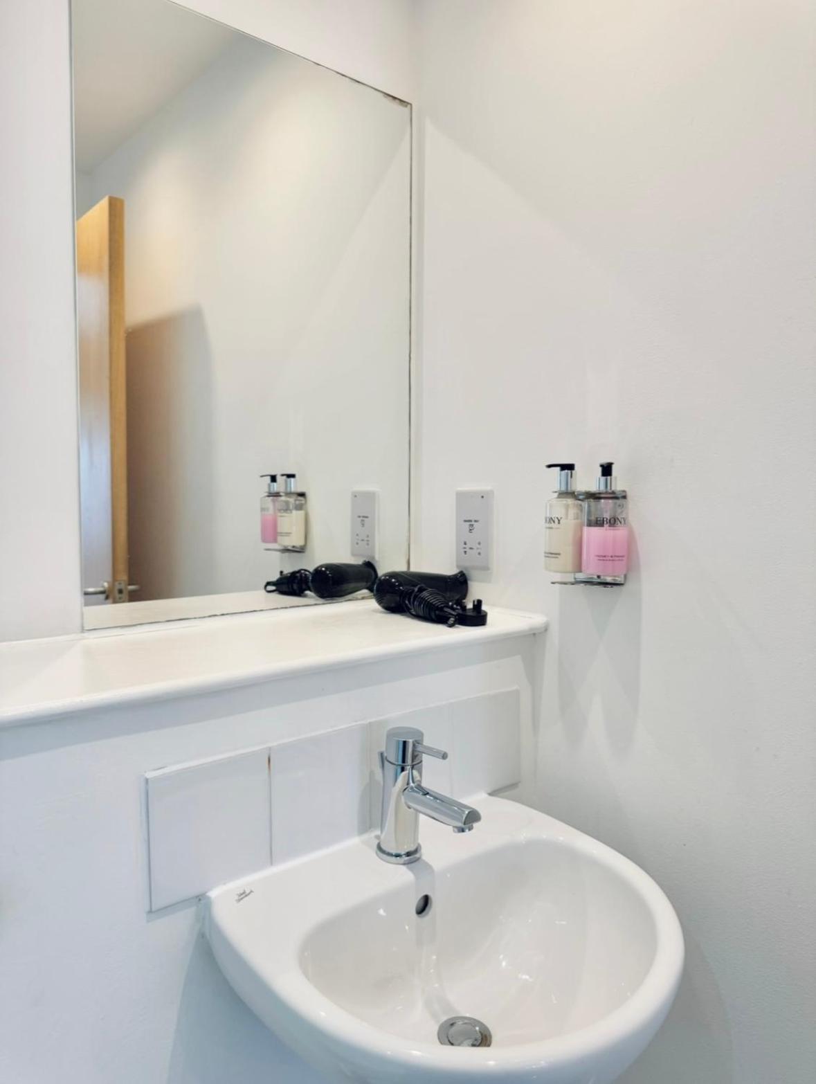 Modern Two Bedroom Apartments Edimburgo Exterior foto